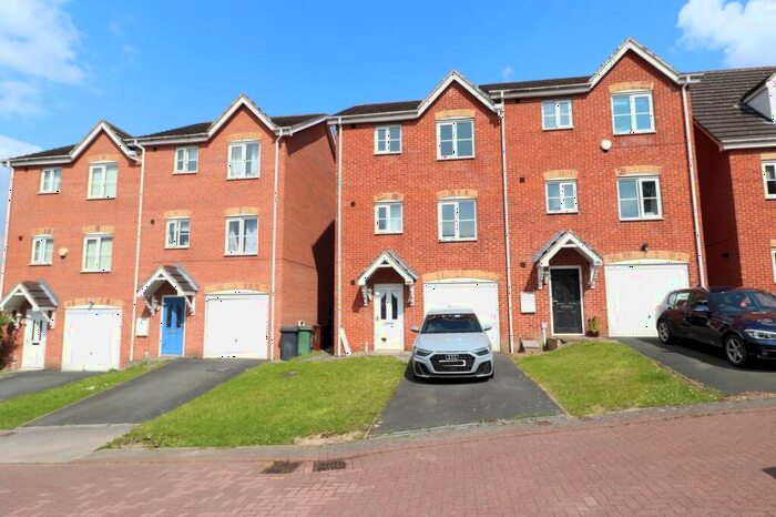 3 Bedroom Semi-Detached House To Rent In Roxburgh Mews, Armley, Leeds, West Yorkshire, LS12