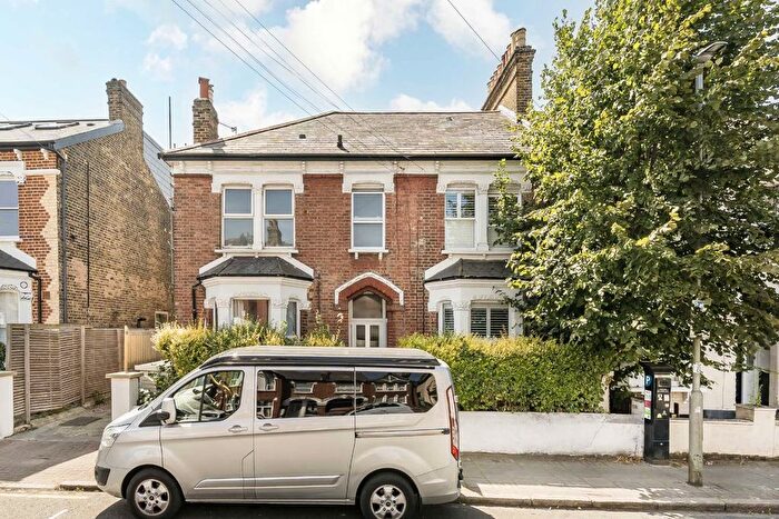 1 Bedroom Flat To Rent In Longley Road, Tooting, SW17
