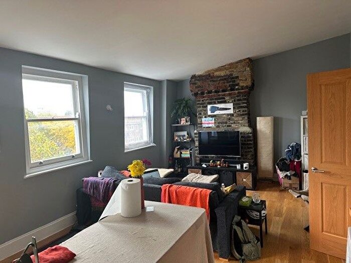 2 Bedroom Flat To Rent In Brixton Road, London, SW9