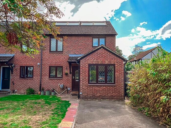 4 Bedroom Semi-Detached House For Sale In Kings Chase, East Molesey, KT8