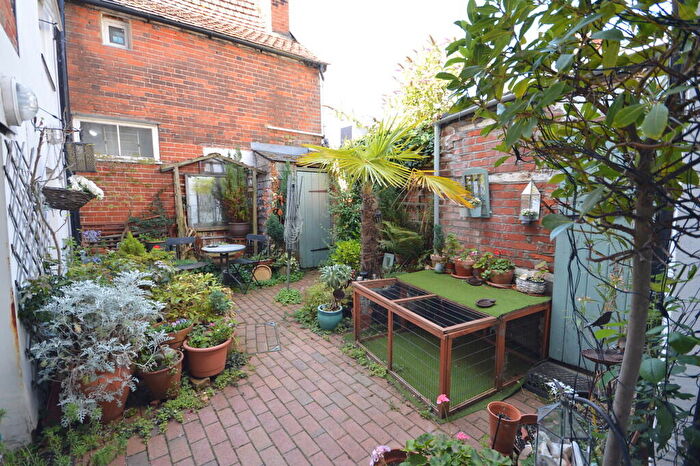 2 Bedroom Cottage For Sale In High Street, Wivenhoe, CO7