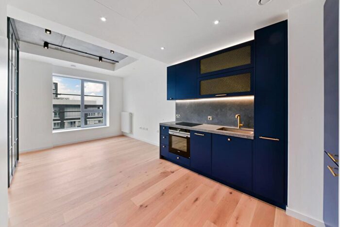 Apartment To Rent In Douglass Tower, Goodluck Hope, London, E14
