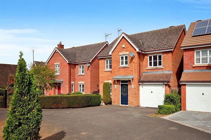 4 Bedroom Detached House For Sale In Yelden Close, Rushden, NN10