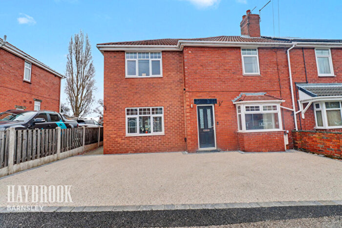 3 Bedroom Semi Detached House For Sale In Redwood Avenue, Royston, S71