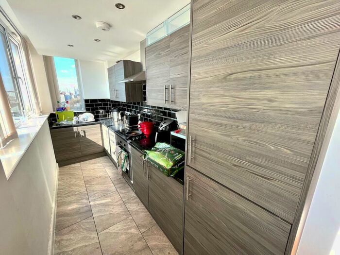 2 Bedroom Apartment To Rent In York Towers Leeds, LS9