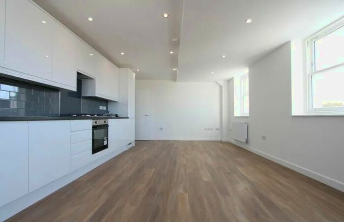 2 Bedroom Flat To Rent In Disraeli Road, London, SW15