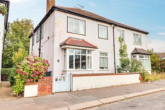 2 Bedroom Flat For Sale In Maldon Road, Southend-on-Sea, SS2