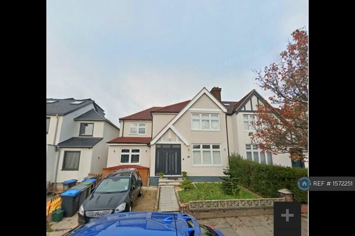 4 Bedroom Semi-Detached House To Rent In Gladstone Park Gardens, London, NW2