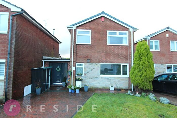 4 Bedroom Detached House For Sale In South View Road, Smithybridge, Rochdale, OL16
