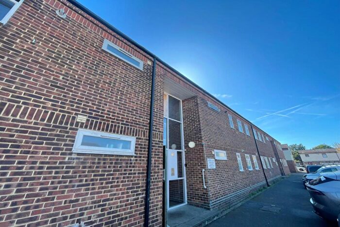 2 Bedroom Flat To Rent In Glebe Close, SS3