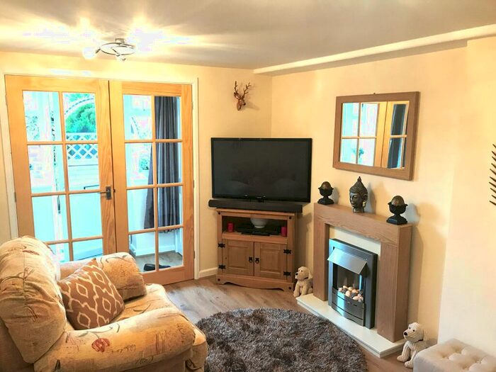 2 Bedroom Town House To Rent In Westbrook Close, Exeter, EX4