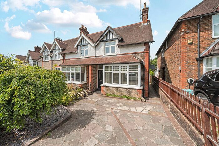 3 Bedroom Semi-Detached House For Sale In Snatts Hill, Oxted, RH8