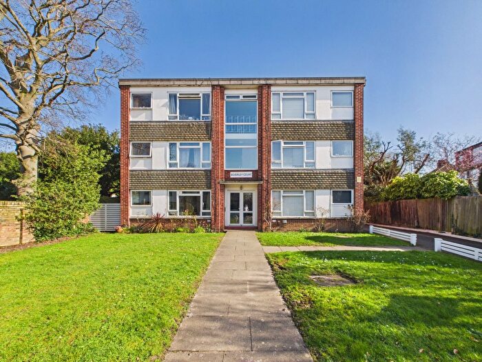 1 Bedroom Semi-Detached House For Sale In St. Johns Road, Sidcup, Kent, DA14