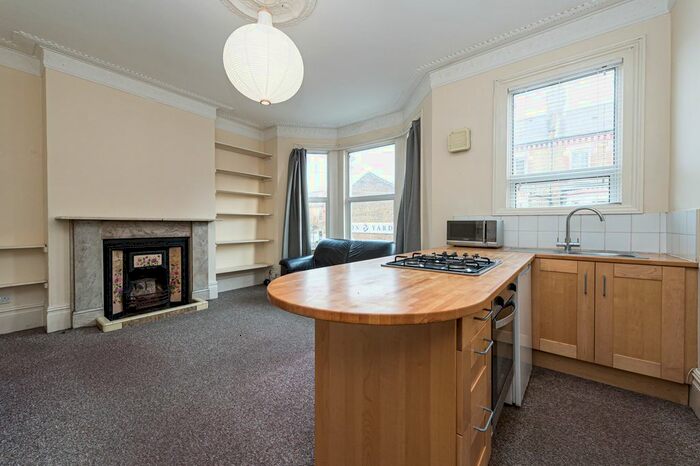 1 Bedroom Flat To Rent In Tremadoc Road, Clapham, London SW4