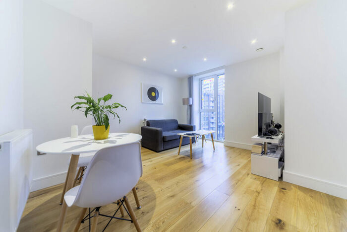 Apartment To Rent In Sovereign Tower, Emily Street, Canning Town, London, E16