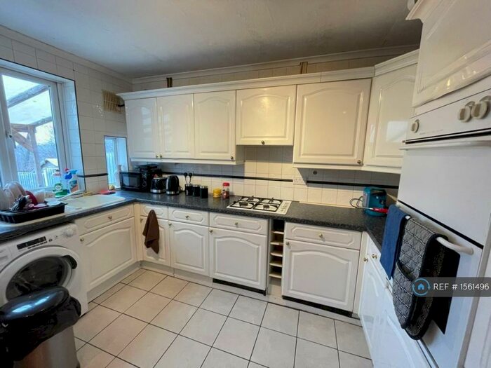3 Bedroom Semi-Detached House To Rent In Spearing Road, High Wycombe, HP12