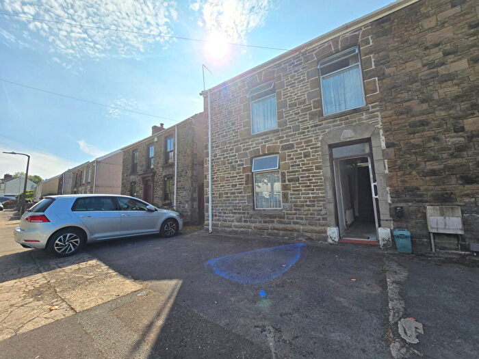 3 Bedroom Semi-Detached House For Sale In Heol Las Close, Birchgrove, Swansea, SA7