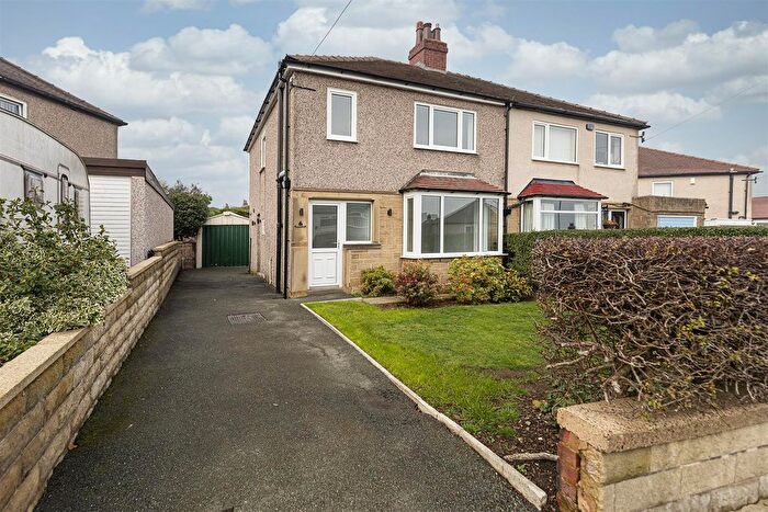 3 Bedroom Semi Detached House For Sale In Burniston Drive, Oakes, Huddersfield, HD3