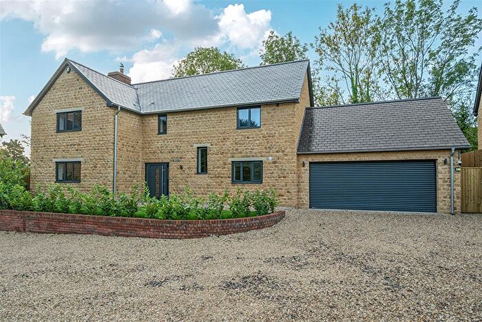 4 Bedroom Detached House For Sale In Broadstone Lane, Hardington Mandeville, Yeovil, BA22