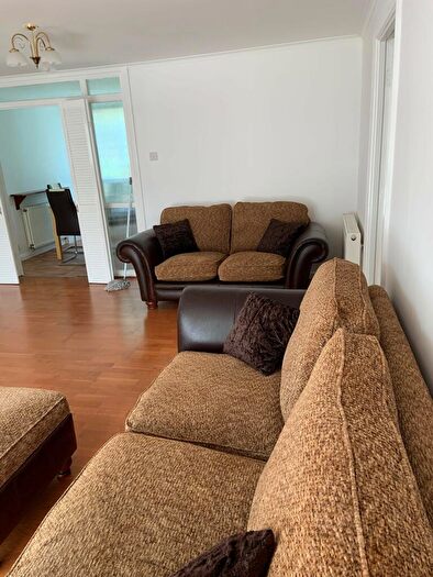 2 Bedroom Flat To Rent In Basinghall Gardens, SM2
