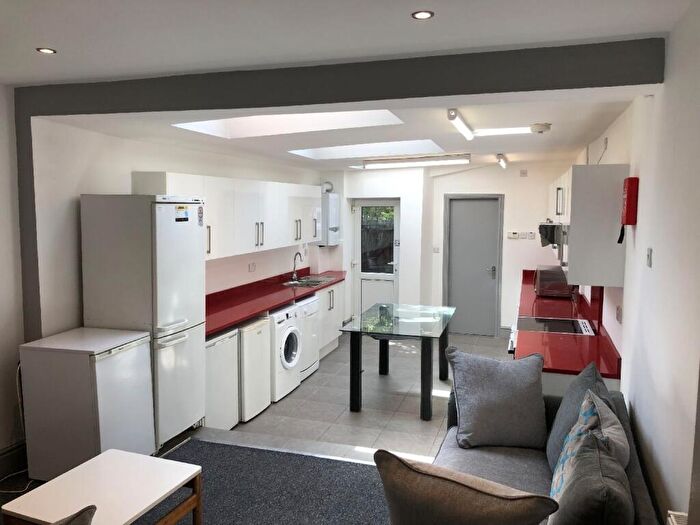 5 Bedroom House To Rent In Dartmouth Road, Selly Oak, Birmingham, West Midlands, B29