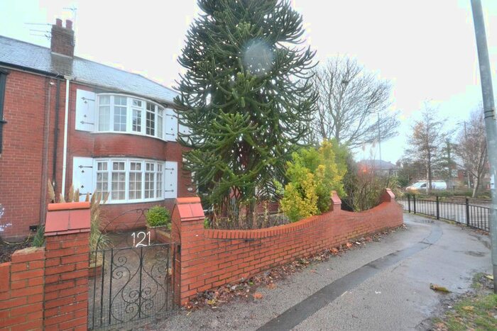 3 Bedroom End Of Terrace House To Rent In Bricknell Avenue, Hull, HU5