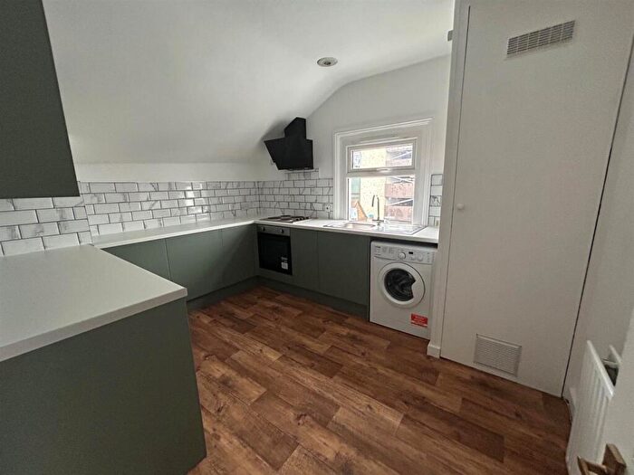 3 Bedroom Maisonette To Rent In East Street, Horsham, RH12