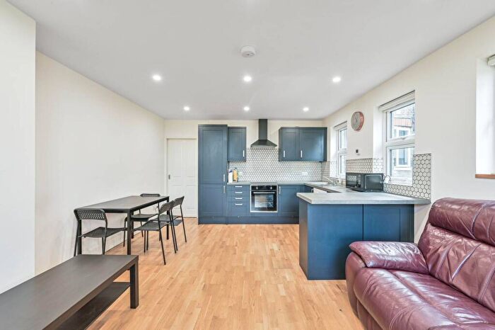 3 Bedroom Maisonette To Rent In Finchley Road, Golders Green, London, NW11