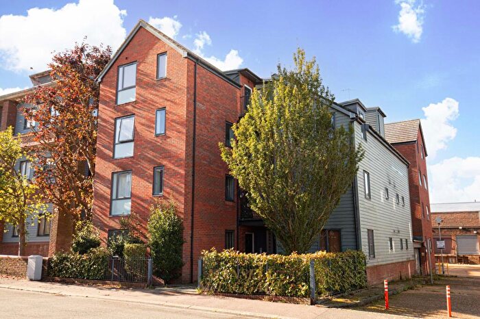 1 Bedroom Flat For Sale In Cantelupe Road, The Market House, RH19