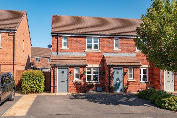 2 Bedroom End Of Terrace House For Sale In Silks Way, Andover, SP11