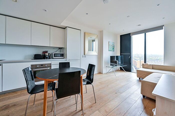 1 Bedroom Flat For Sale In Walworth Road, Elephant And Castle, London, SE1