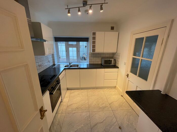 2 Bedroom Flat To Rent In Etchingham Court, Etchingham Park Road, Finchley Central, N3
