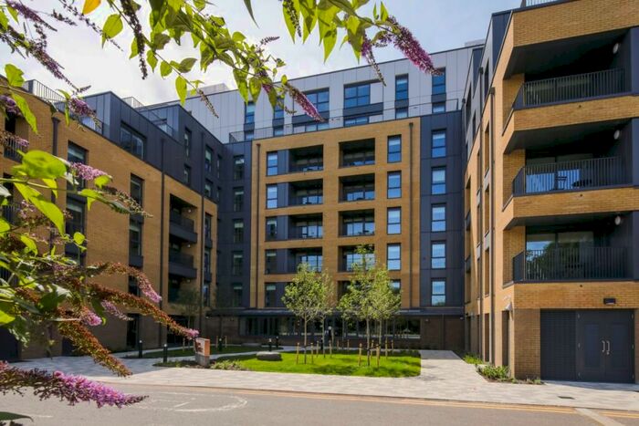 2 Bedroom Apartment To Rent In Station View Guildford, GU1