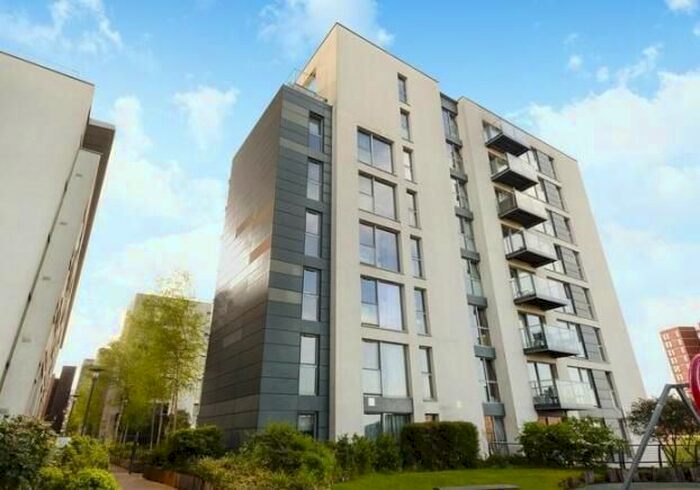 1 Bedroom Flat For Sale In Flat Signal Building, Station Approach, Hayes, Middlesex, UB3