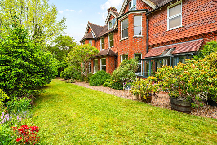 2 Bedroom Maisonette For Sale In Poplar Road, Shalford, GU4
