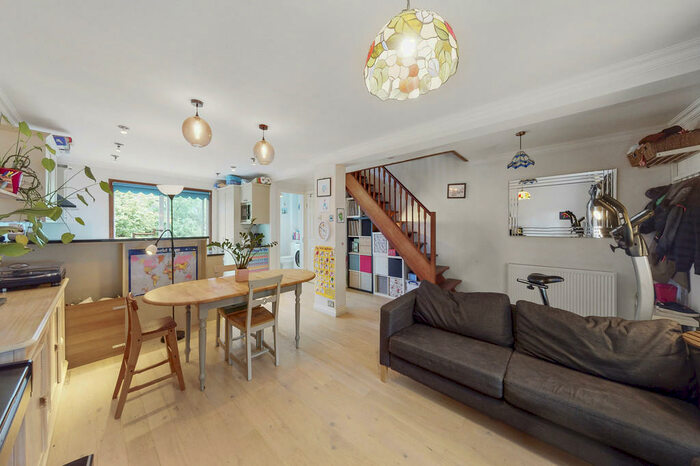 4 Bedroom Semi-Detached House To Rent In Devenay Road, Stratford, E15