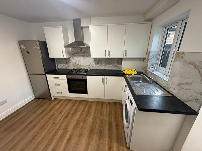 2 Bedroom Terraced House To Rent In Hamilton Road, Southall, UB1