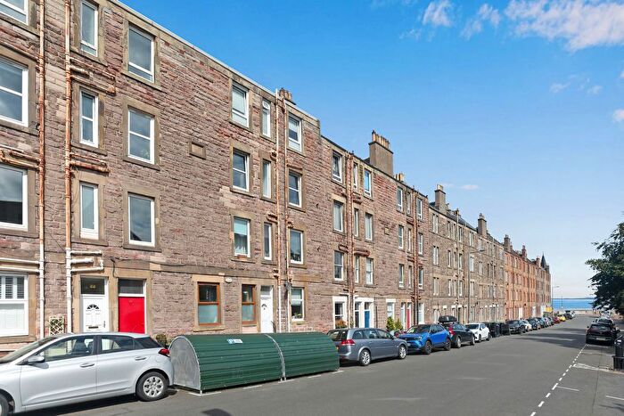 1 Bedroom Flat For Sale In / Kings Road, Portobello, Edinburgh, EH15