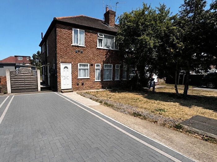 2 Bedroom Maisonette To Rent In Welland Gardens, Perivale, UB6