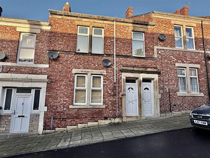 3 Bedroom Flat To Rent In Rosebery Avenue, Gateshead, NE8