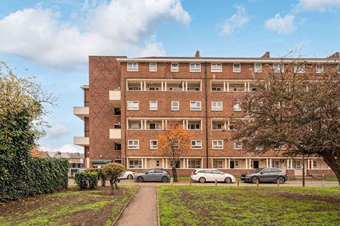 2 Bedroom Flat For Sale In Laburnum Road, Mitcham, CR4