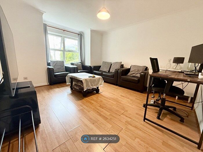 2 Bedroom Flat To Rent In Bedford Hill, London, SW12
