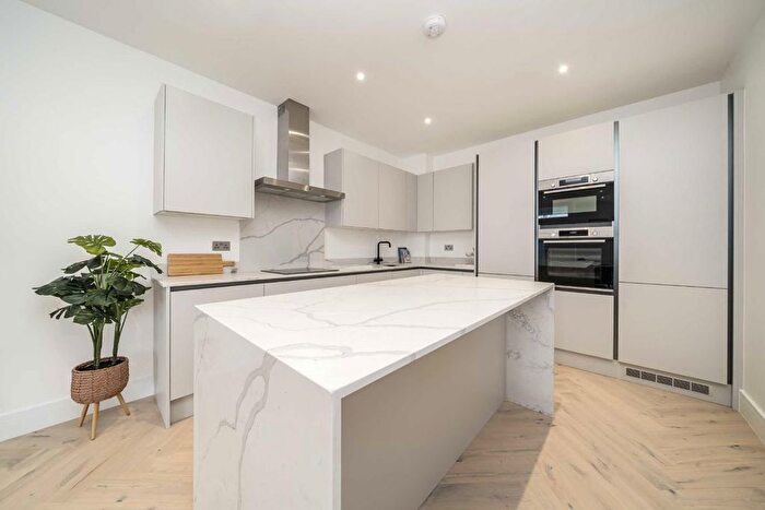 1 Bedroom Flat For Sale In Manorgate Road, Kingston Upon Thames, KT2