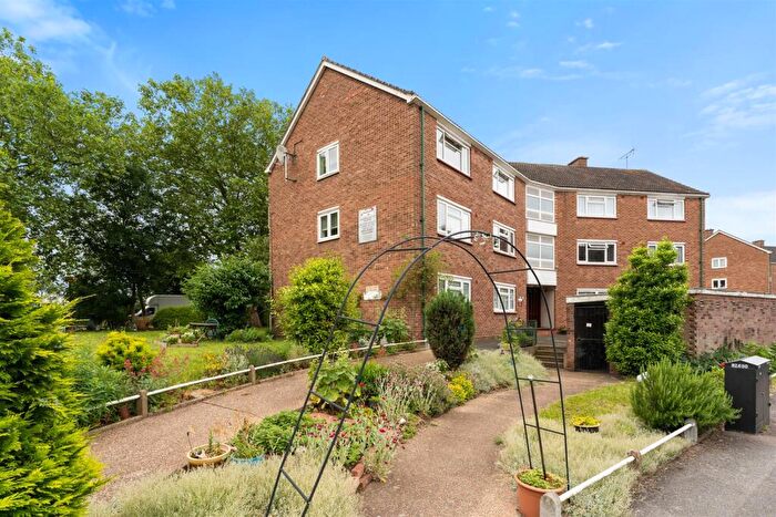 2 Bedroom Flat To Rent In Brading Crescent, Aldersbrook, E11