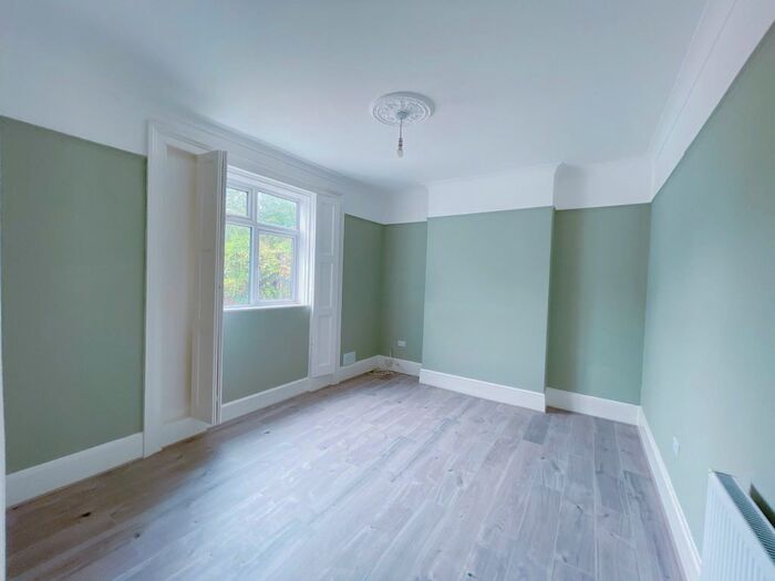 2 Bedroom Flat To Rent In Sutton Hall Road, Hounslow, TW5
