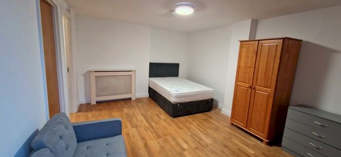 Studio To Rent In Moorland Road, Flat, PL7