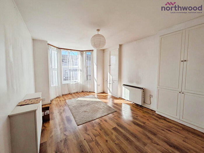 1 Bedroom Flat To Rent In Bernard Street, Southampton, SO14