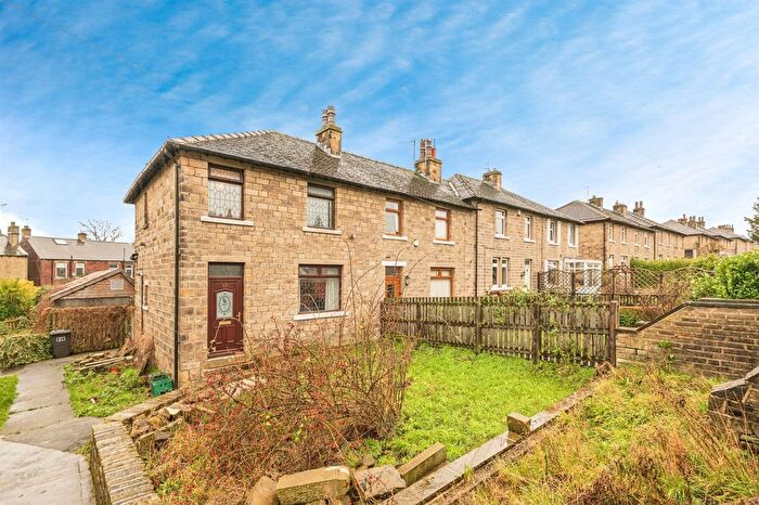 3 Bedroom End Terrace House For Sale In Bradley Road, Huddersfield, HD2