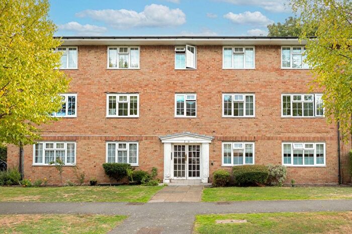 2 Bedroom Flat For Sale In Robin Hood Lane, Sutton, Surrey, SM1