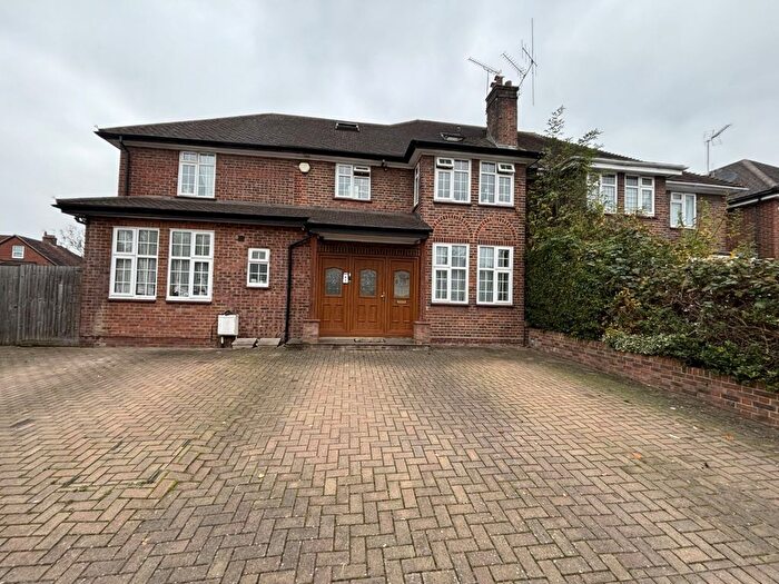 2 Bedroom Flat To Rent In Edgwarebury Lane, Edgware, HA8